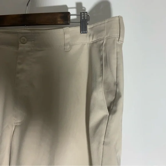 PGA TOUR Men’s 9” Flat Front Horizontal Textured Stretch Golf Short Khaki Sz 40. - Picture 8 of 13